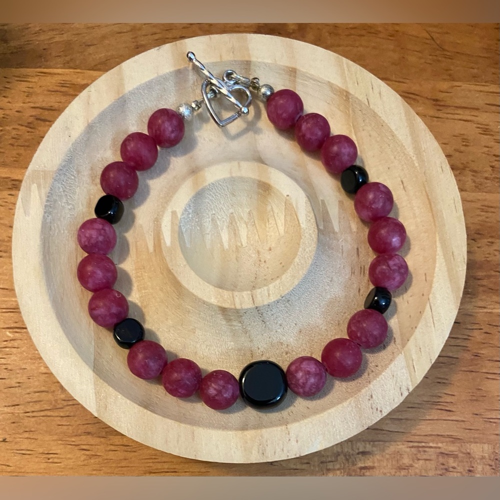 Matte Red Jade & Jet black crystal bracelet NEW